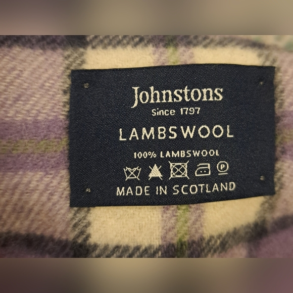 Vintage Johnstons Of Elgin Purple Plaid Wool Casual Prep Scarf w/ Fringe - Picture 7 of 7